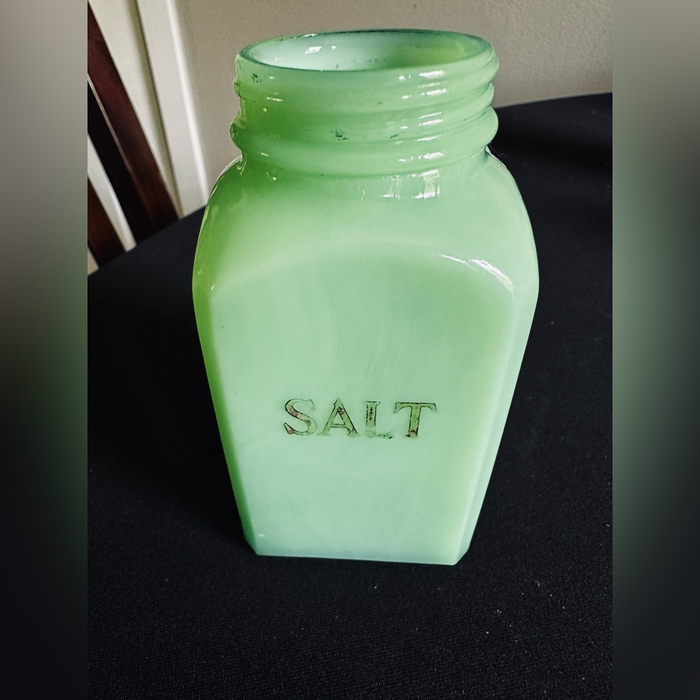 Jadeite Green Glass Salt Container vintage UV reactive - Picture 2 of 4